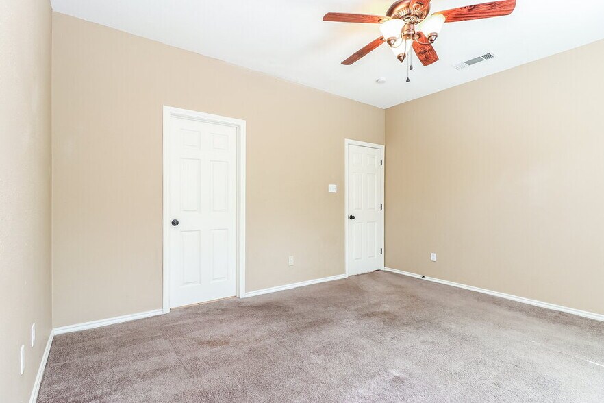 Building Photo - 941 Azalia Dr