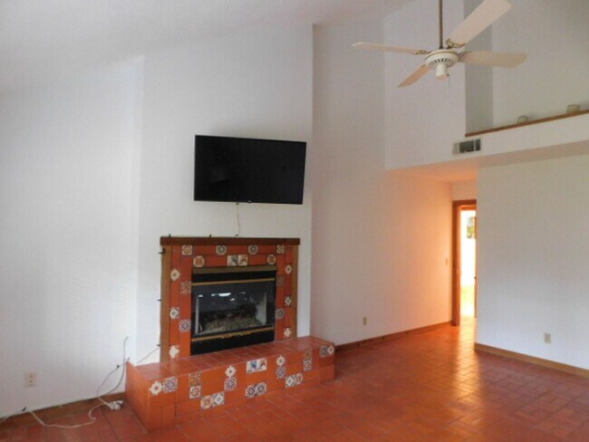 Building Photo - 20 Toppin Dr