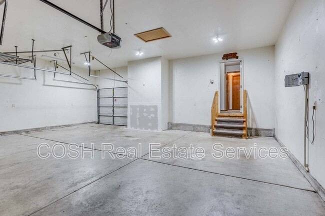 Building Photo - 1420 N Aksarben St