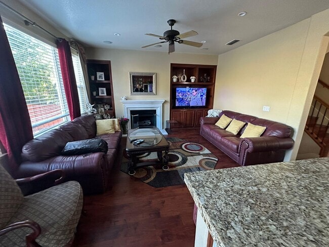 Building Photo - 1013 Ridgeview Dr