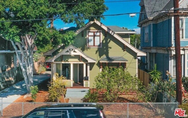Building Photo - 929 W 23rd St