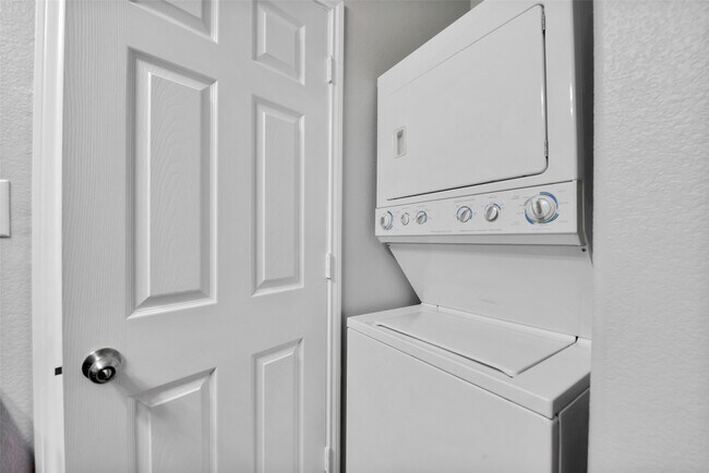 Building Photo - 9200 Westheimer Rd