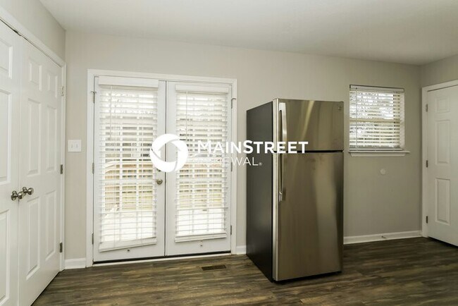 Building Photo - 3 Bedroom Pet-Friendly Home in SHEPHERDSVILLE, KY with Main Street Renewal