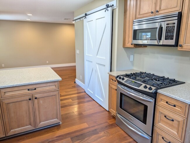 Building Photo - 4 Bed/2.5 Bath Multnomah Village Stunner w...