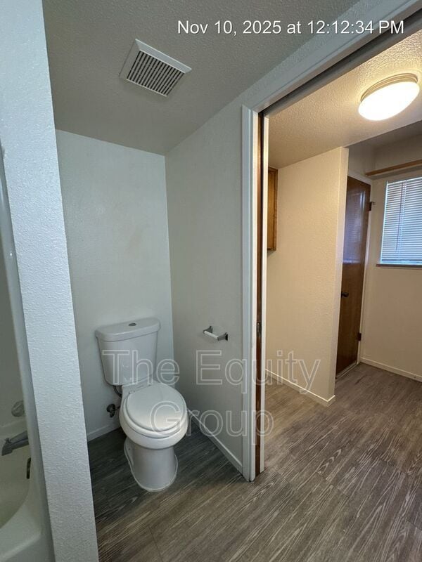 Building Photo - 701 E Noble Ave