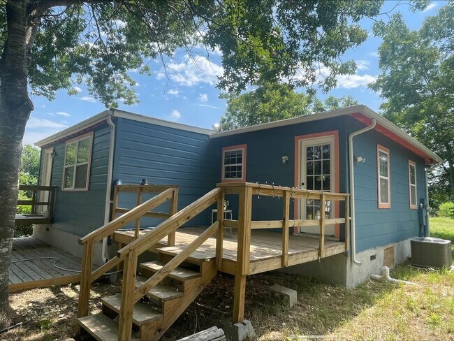Building Photo - 2201 Cr 320