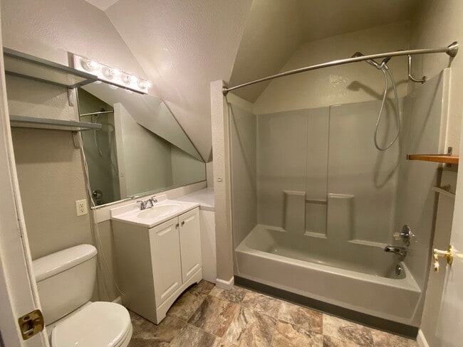 Building Photo - Beautifully Updated South Hill Home in Spo...