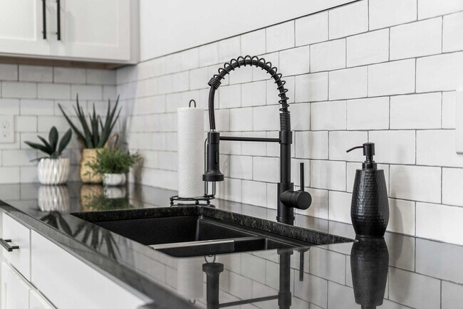 Building Photo - 2273 N Elderberry Dr