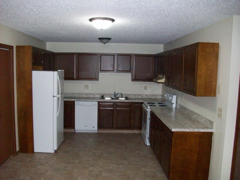 Building Photo - 2208 E Divide Ave