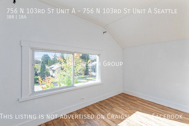 Building Photo - Fantastically located 3 bed in North Seattle