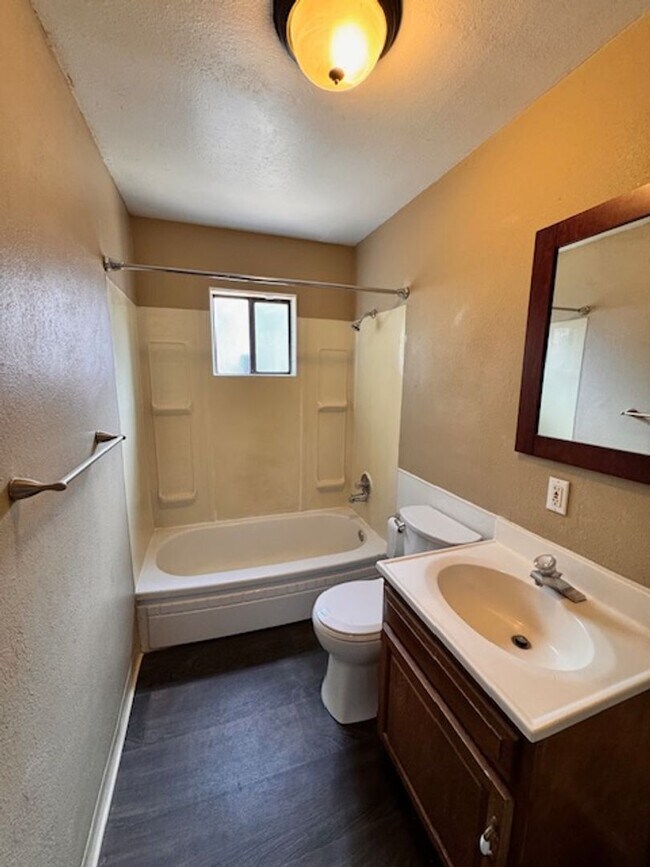Building Photo - North End 2 Bedroom 1 Bathroom Cottage