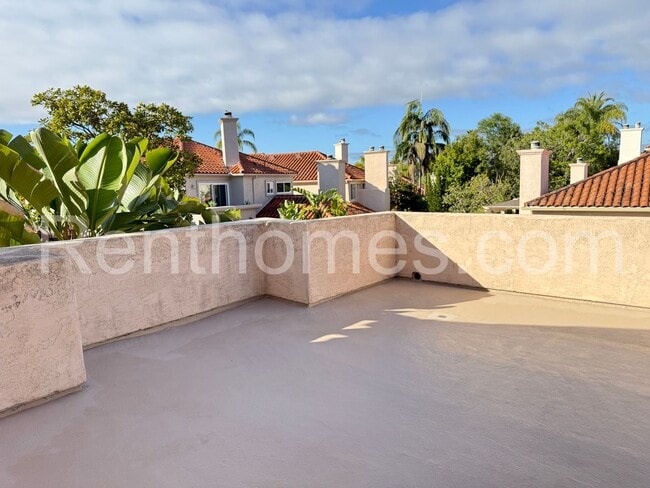 Building Photo - 11858 Caminito Corriente