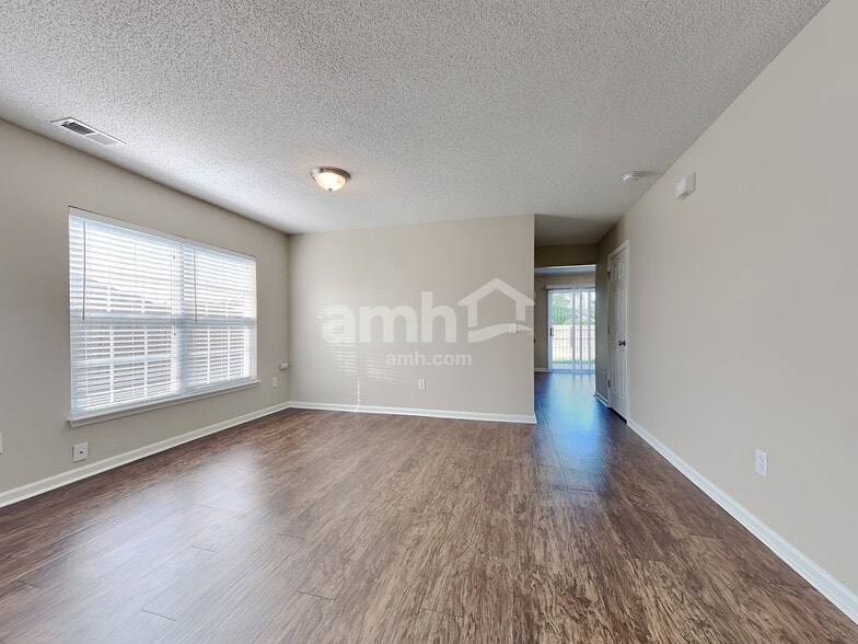 Building Photo - 105 Walton Pl