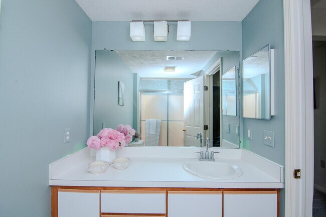 Building Photo - 1704 Weatherstone Dr