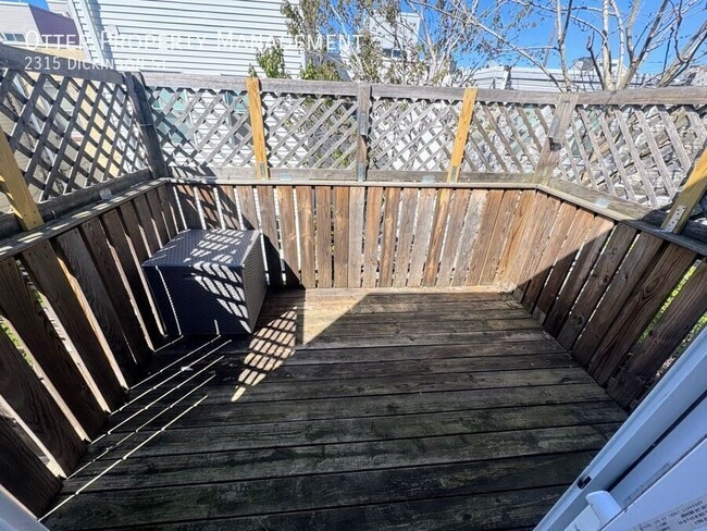 Building Photo - 2315 Dickinson St