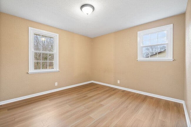 Building Photo - 3 Bedroom Pet Friendly Home For Rent!