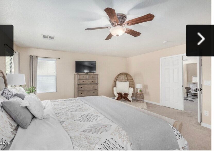 Building Photo - 2418 E Peach Tree Dr