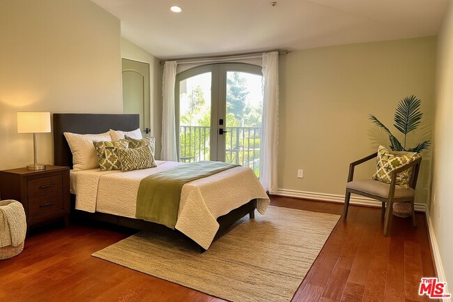 Building Photo - 4301 Los Feliz Blvd