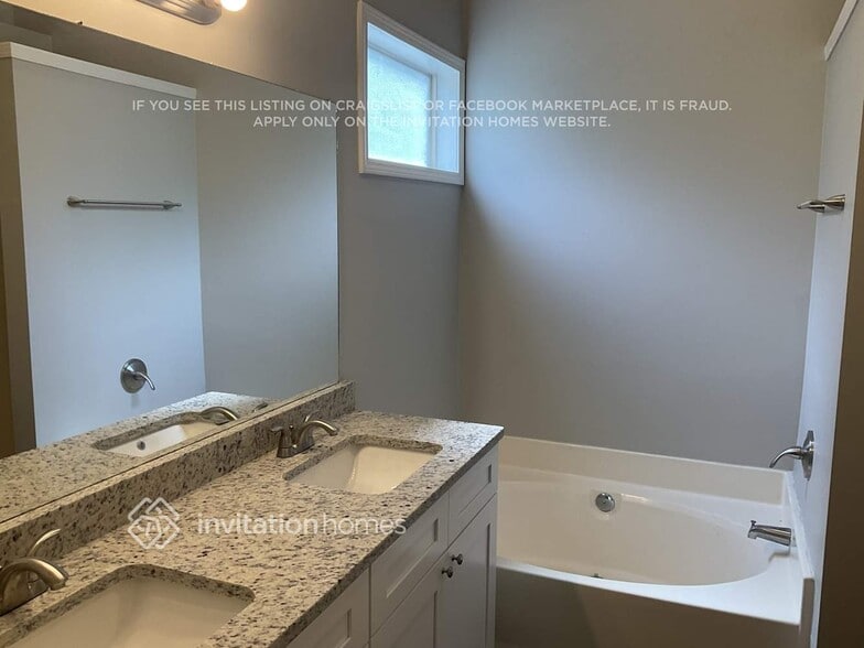 Building Photo - 28 Whitlock Square SW