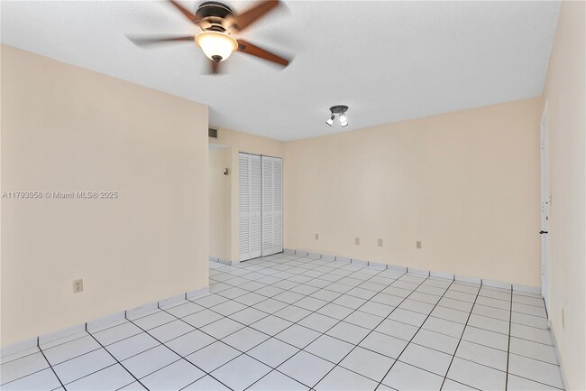 Building Photo - 7915 Harding Ave