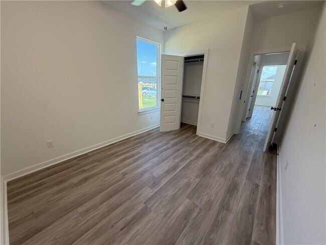 Building Photo - 416 Gosling Is