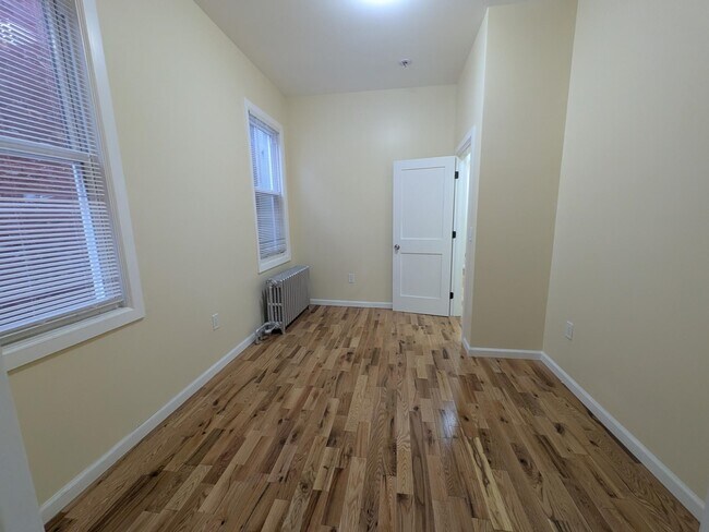 Building Photo - 6114 Monroe Pl