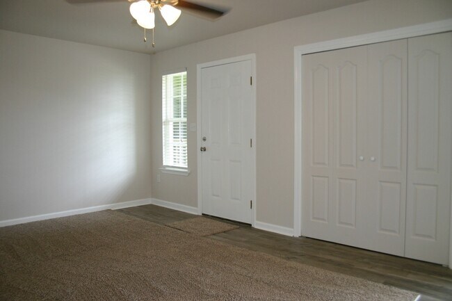 Building Photo - Valley Green Apartments