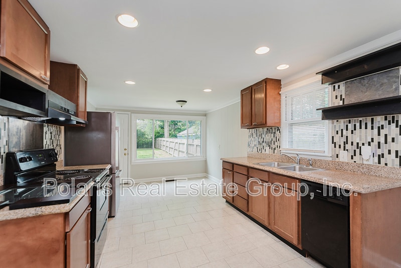 Building Photo - 6222 Kingsley Dr