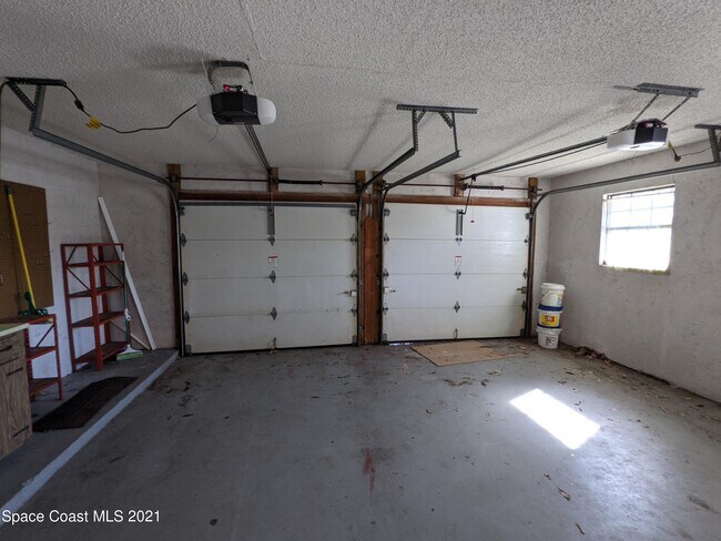 Building Photo - 4205 Grovewood Ln