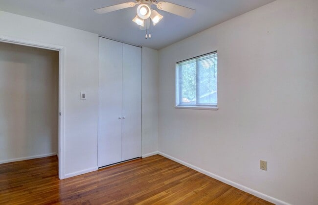 Building Photo - Spacious 4 bed, 2 bath in Sherwood!