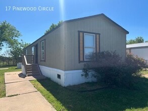 Building Photo - 17 Pinewood Cir
