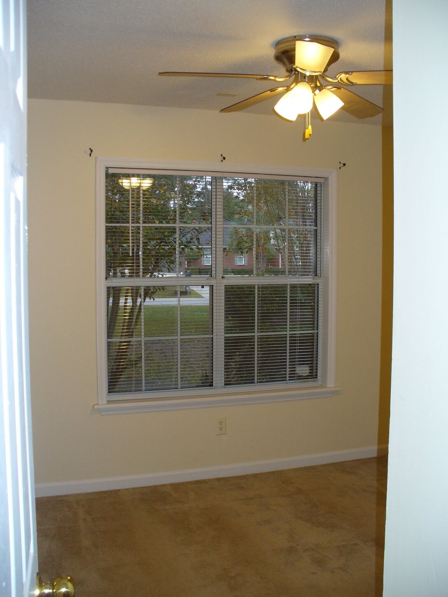 Building Photo - 1013 Pleasant Valley Dr