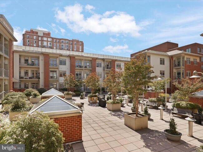 Building Photo - 309 Holland Ln