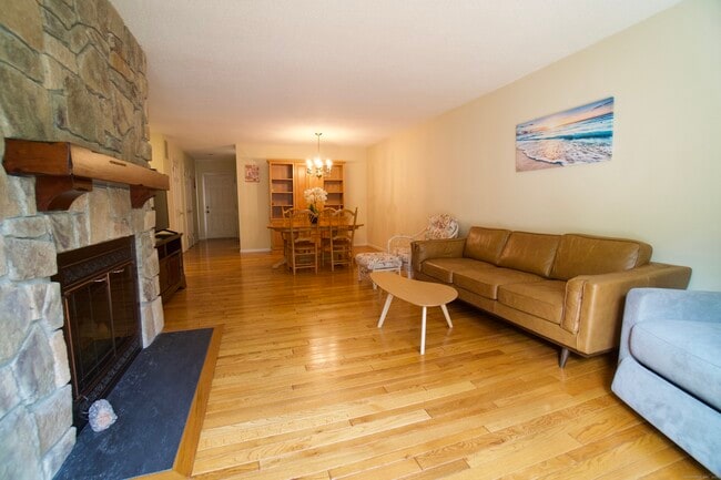 Building Photo - 21 Ashford Dr
