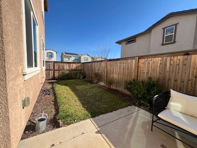 Building Photo - Beautiful Rockcress Home Near Dining, Shopping, And More!