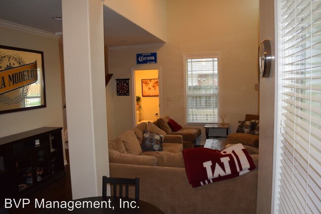 Building Photo - 4 br, 4.5 bath House - 208 Park Place