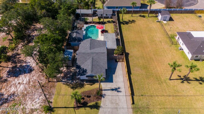 Building Photo - 412 Lantana St