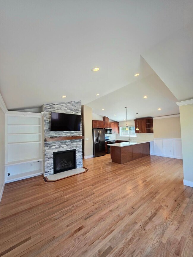 Building Photo - Auburn west hill 4 bedroom and 3 bathroom well maintained home.  Available NOW!