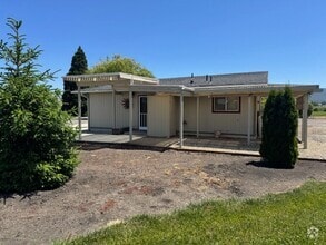 Building Photo - PRIVATE, COUNTRY LIKE SETTING IS A 2 BEDRO...