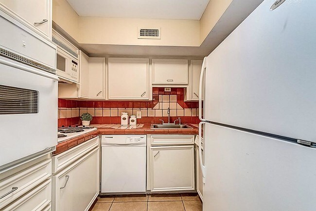 Building Photo - 5353 Institute Ln