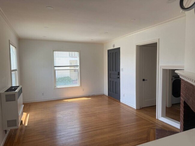 Building Photo - 1br - 700ft2 - Charming 8-unit apartment building. Walk to N. Berkeley BART