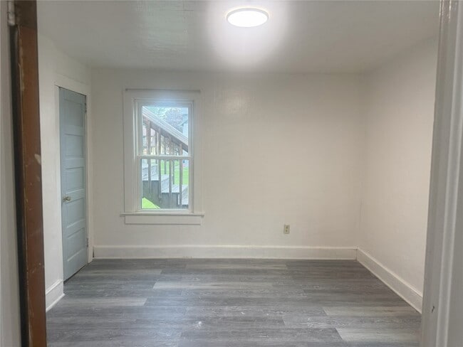 Building Photo - 310 Birdsall St