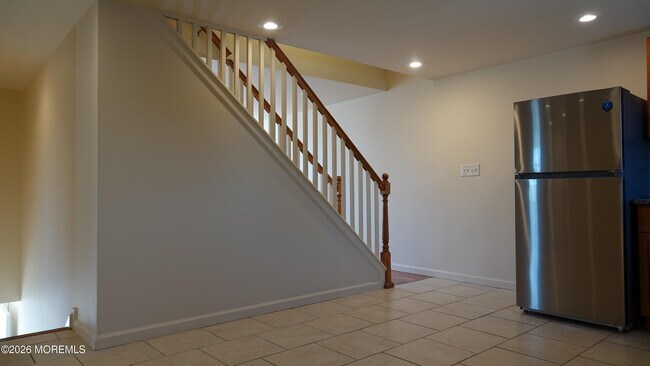 Building Photo - 20 Main St