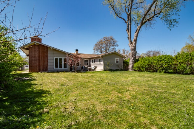 Building Photo - 597 Nash Rd