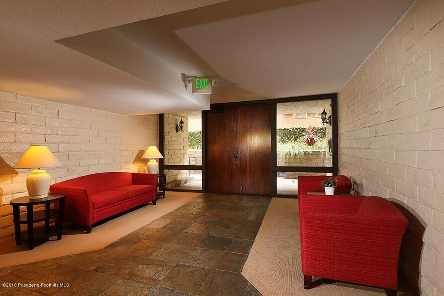 Building Photo - 266 S Madison Ave