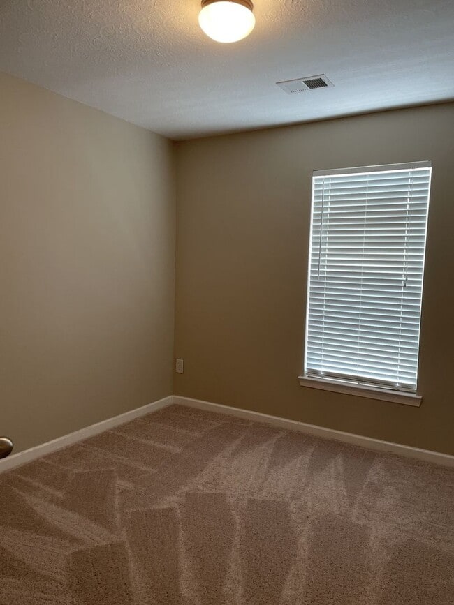 Building Photo - 3 Bedroom/2.5 Bath Townhome in Great Location