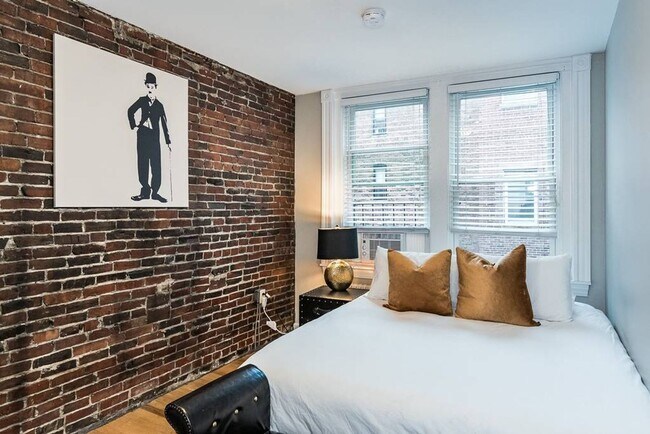 Building Photo - Historic Beacon Hill Charm Meets Modern Urban Living – 2 Bed | 1 Bath