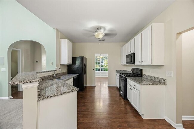 Building Photo - 1650 Huntcrest Way SW