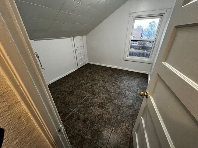 Building Photo - 1467 90th Ave W
