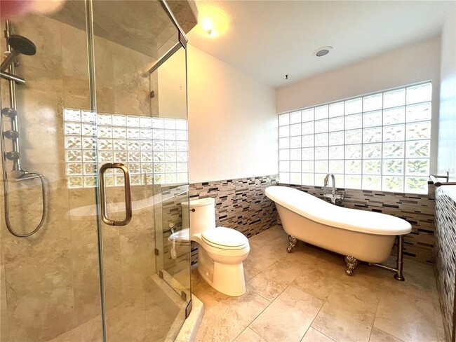 Building Photo - 2715 Montague Ct E